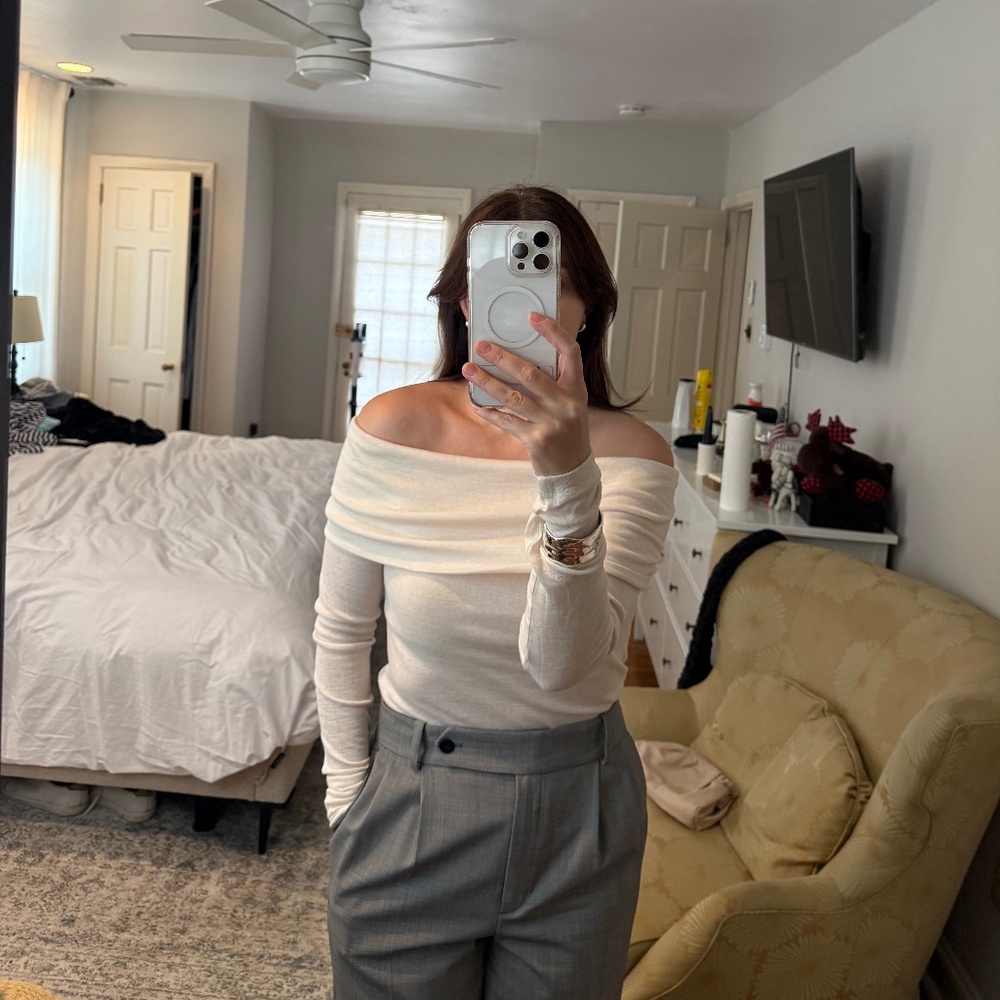 Off shoulder sweater, 100% wool